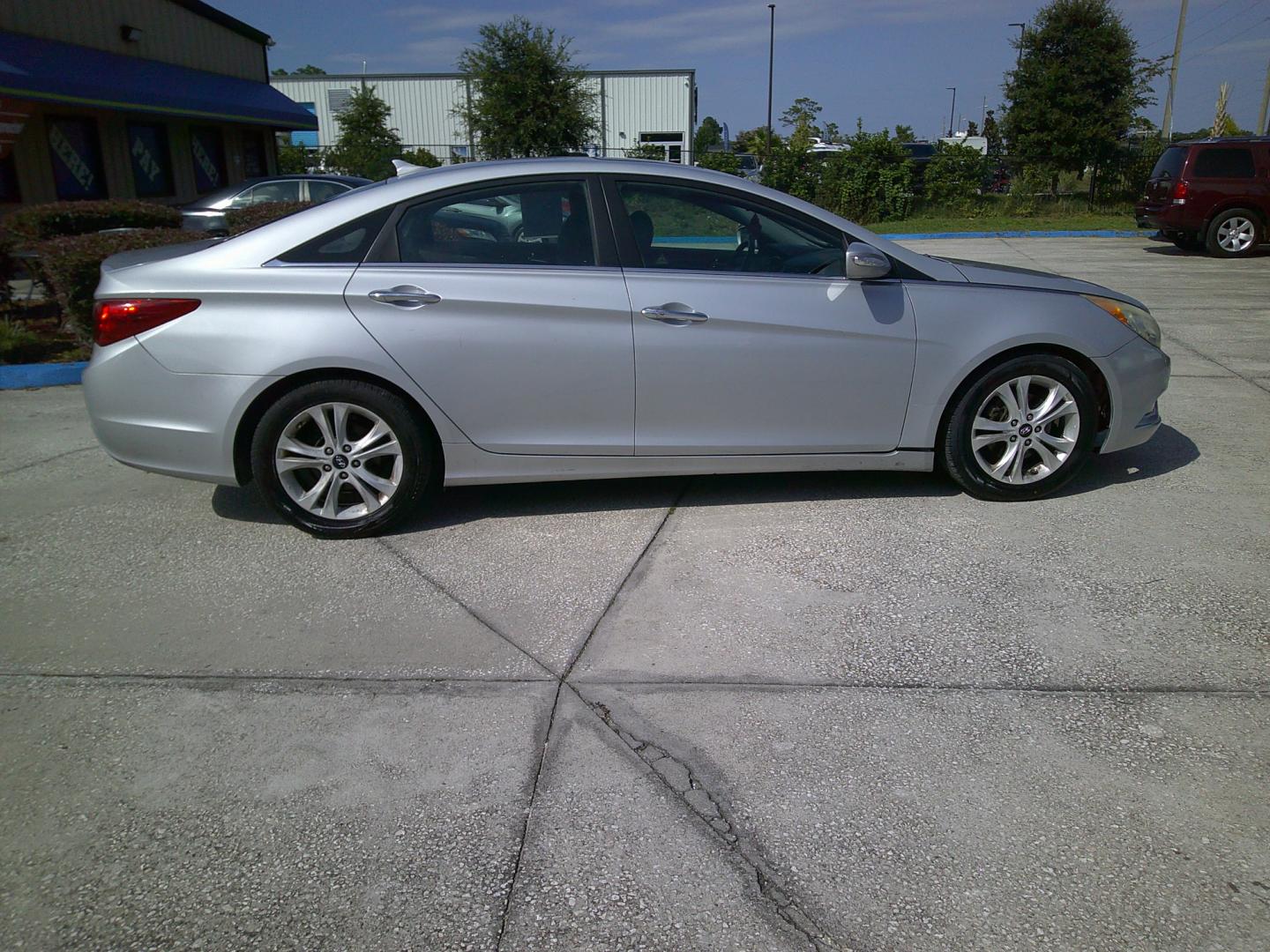 2011 SLV HYUNDAI SONATA LIMITED; SE (5NPEC4AC4BH) , located at 390 Hansen Avenue, Orange Park, FL, 32065, (904) 276-7933, 30.130497, -81.787529 - Photo#2